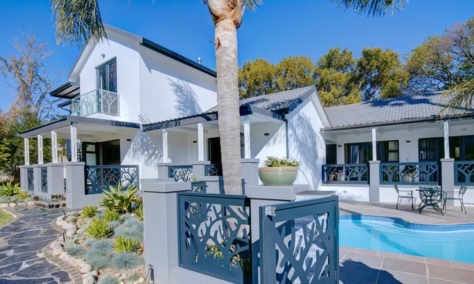 George Casa | Amour Guest House