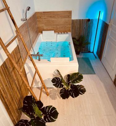 Rousson Casa | Amour l Romance l Chambre Secrète l Balnéo Massage