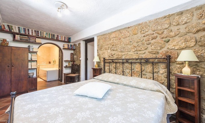 Porovitsa Apartamento | Ampelos Estate – The Stone Room