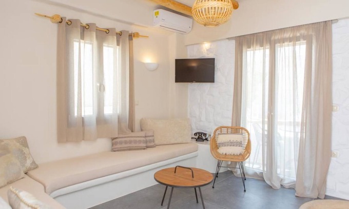 Naxos Town Hotel | Ampelos Residence