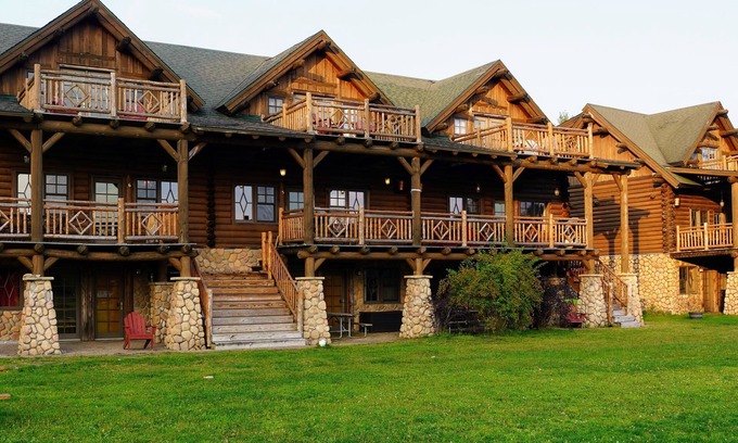 Saranac Lake Cabina | Ampersand Bay Resort