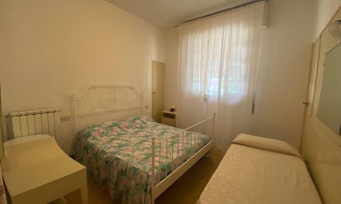 Viareggio Casa | Ampio Chalet Posto All'interno Dello Stabilimento Balneare Bagno Avvenire