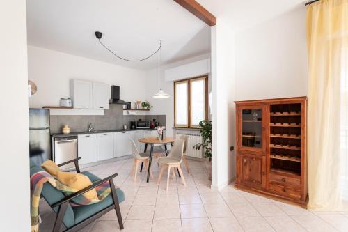 Caprino Veronese Apartamento | Ampio monolocale con piscina
