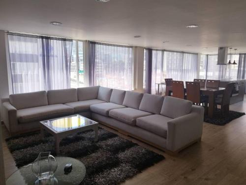 Calle 100 Apartamento | Amplio apartamento con servicios incluidos
