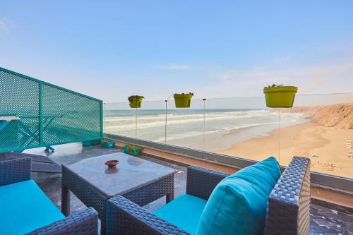 Mirleft Apartamento | Amwaj Apt - Surf and Fun Beachfront Stay With Balcony