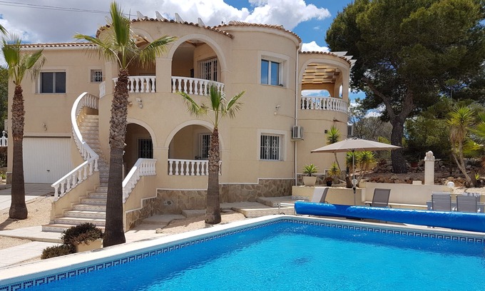 San Miguel de Salinas Villa | Nuevo en el mercado, este es el cielo español. Una increíble villa en Alicante.