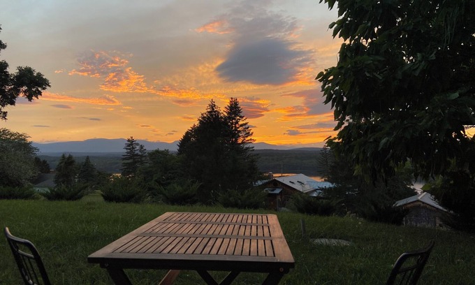 Hudson Apartamento | An Apartment with a View: A peaceful getaway in Hudson, NY