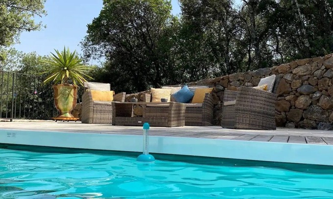 Corbes Casa | An aquamarine jewel in the Cévennes