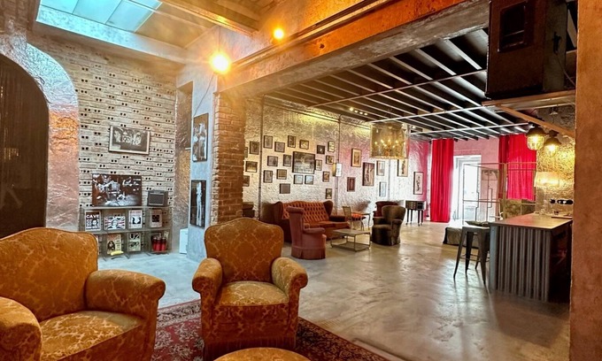 Marvila Apartamento | An art gallery, loft in the trendy alternative district of Marvila, Lisbon, PT