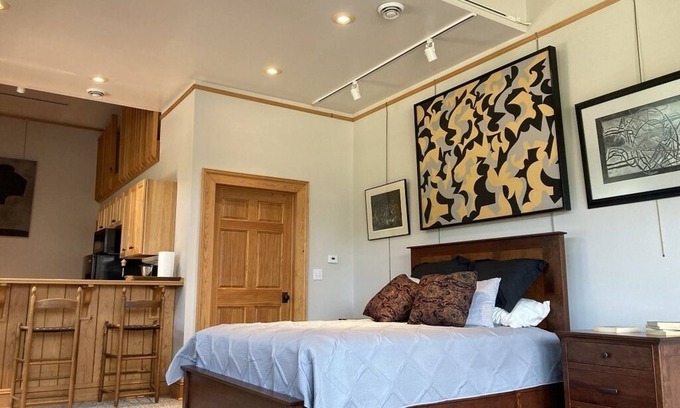 Galena Apartamento | An Artistic retreat in the heart of downtown Galena