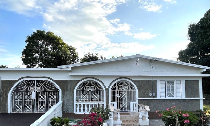 Mammee Bay Estates Casa | An authentic stay in Ocho Rios! 10 mins from beach, attractions, and adventures.
