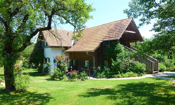Harrachberg Casa | Un paraíso terrenal: casa de campo en un jardín romántico, ideal para familias,