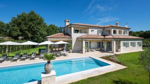 Korenici Villa | An elegant countryside holiday home in Kanfanar