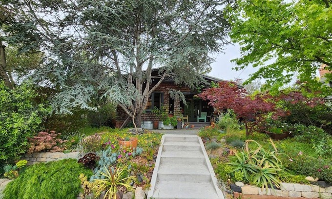 North Berkeley Casa | An elegant Craftsman's house with a modern garden studio and a huge backyard