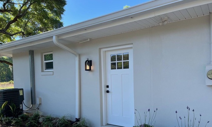 Ocala Apartamento | An Elegant Mid-Century Modern Private Unit