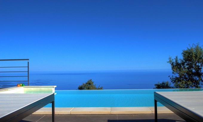 Sant'Ambrogio Villa | una exclusiva terraza suspendida entre el mar y el bosque