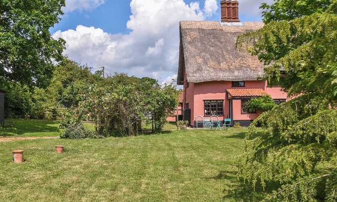 Diss Cabaña | An idyllic thatched cottage in rural Suffolk.