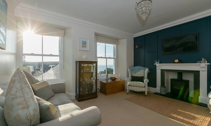 Marazion Casa | An immaculate three-storey Victorian house in Marazion, with private terrace, BBQ, parking and amazi
