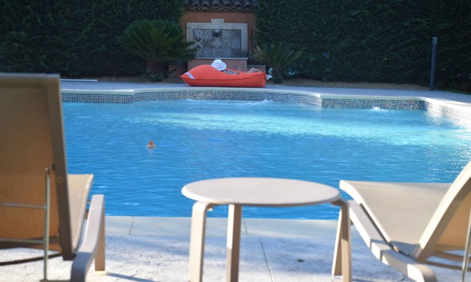Cornillon-Confoux Casa | Un apartamento independiente en una bonita propiedad en el campo ...