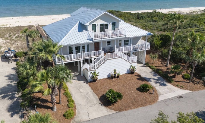 Sea Palm Village Casa | AN OCEAN REMEDY TO SOOTH YOUR SOUL! This marvelously appointed home is the consummate vacation home