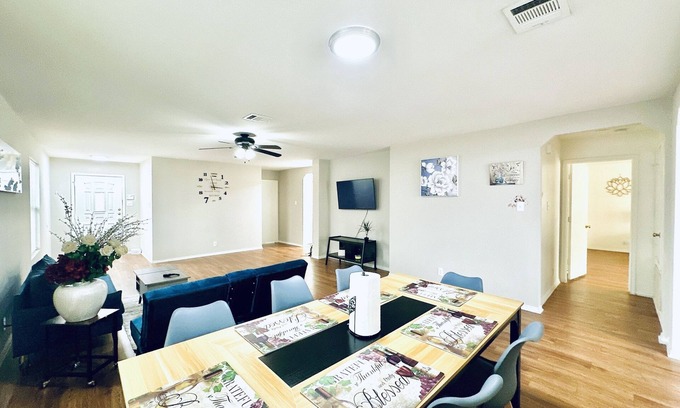 San Antonio Casa | An place for family, 10 mins to Seaworld and 15 mins to Lackland