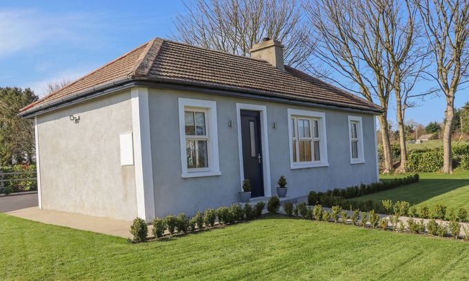 Adamstown Cabaña | AN TEACHAIN, pet friendly, with a garden in Adamstown, County Wexford