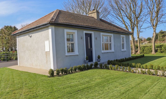 Adamstown Cabaña | AN TEACHAIN, pet friendly, with a garden in Adamstown, County Wexford