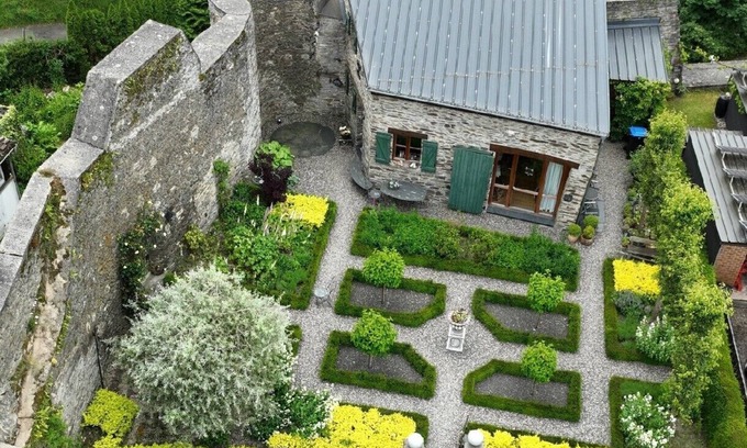 Morbach Casa | An unmistakable vacation in the shadow of Hunolstein Castle.