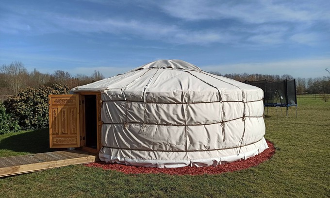 Bourlon Chalet De Esquí | An unusual night in a yurt