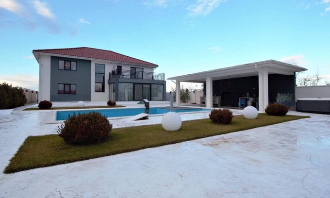 Timisoara Villa | Villa de Ana - Alquiler para fiesta