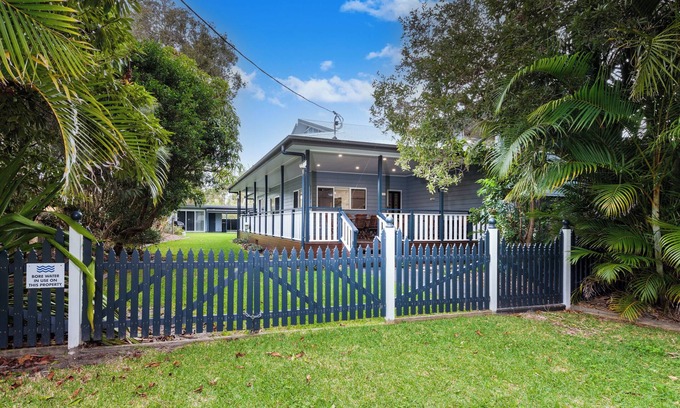 Mid North Coast Waterfront Casa | Anais Hat Head 5 Bedroom House 10 Guests