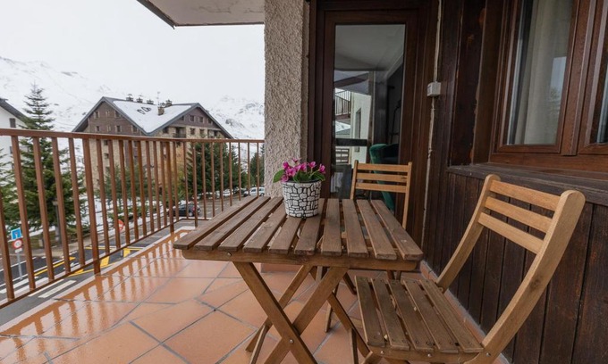 Formigal Apartamento | Anayet - Plaza del Reloj en FORMIGAL - by PIRINEOS 360