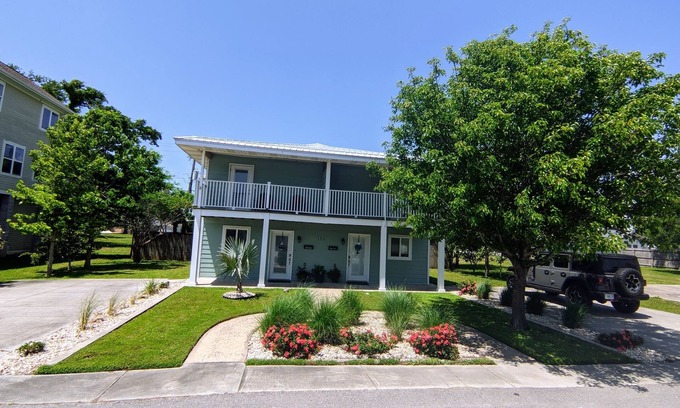 Gulfport Casa | *Anchor Townhome w/Gulf views* Walk to beach/seafood