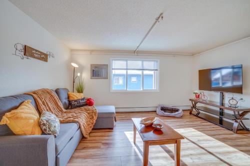 Midtown Anchorage Apartamento | Anchorage Apartment Rental with Mountain Views!