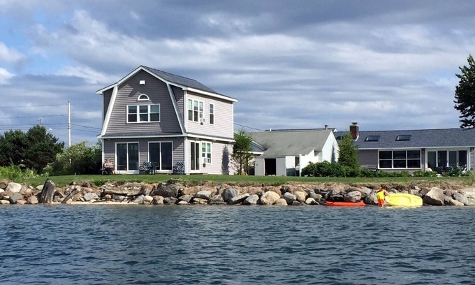 Scarborough Cabaña | ANCHORAGE COTTAGE - Delightful Waterfront Home in Pine Point’s Fishermen's Cove