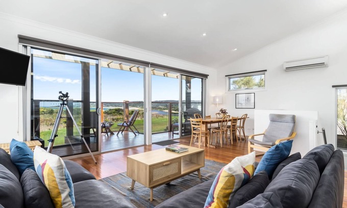 Apollo Bay Casa | Anchorage - rare property on ocean side of the Great Ocean Road
