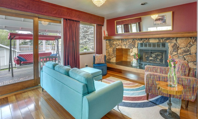 Northeast Anchorage Casa | Anchorage Retreat: Walk to Cheney Lake Park!