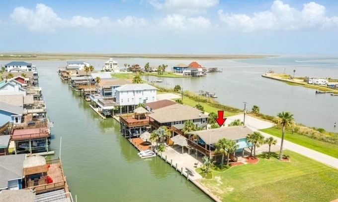 San Luis Casa | Anchors Away! Comfortable Beach and Fishing Getaway