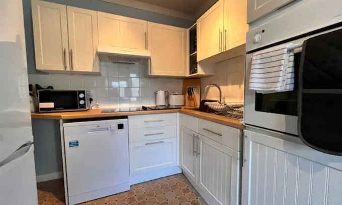 Blue Anchor Apartamento | Anchors Away, Seaside Apartment with Sea Views, pet friendly.