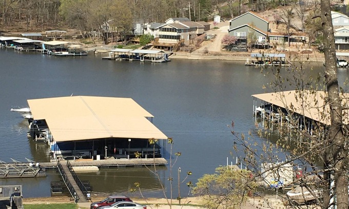 Lake Ozark Condominio | JUST LISTED - RECIENTEMENTE REMODELADO - SITUADO JUST OFF BAGNELL STRIP