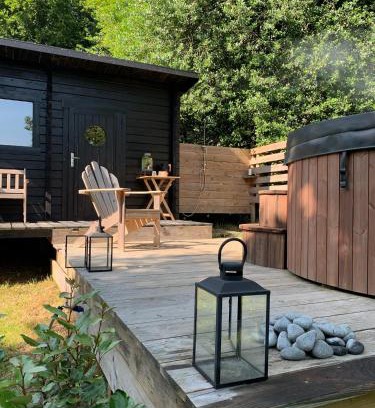 Saint-Merd-les-Oussines Cama Y Desayuno | Ancien Prieure Chambre King Size avec sauna et bain nordique privatifs en extérieur