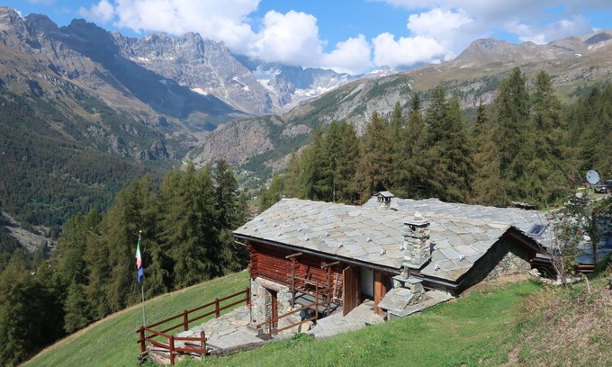 Valtournenche Apartamento | Ancienne Bergerie Studio 3 by Interhome