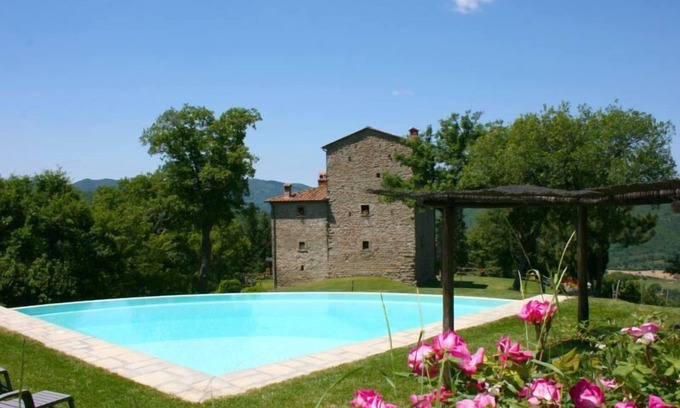 Pieve di Chio Villa | Antigua torre medieval de piedra con piscina privada y jardín. Posición muy panorámica. Área de Ar