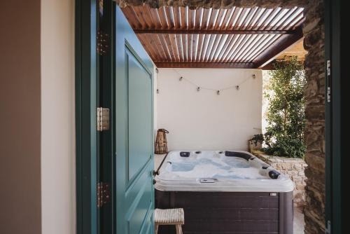 Kato Lefkara Casa | Andama Luxury Suites