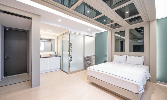 Andong Hotel | Andong Sharp