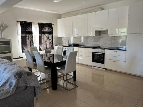 Limassol Apartamento | ANDRIA'S luxury family studio near Casino limassol