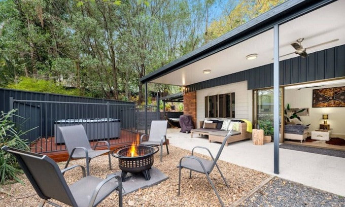 Warner Cabaña | Anembo Country Cottages, close to sporting venues, restaurants, hospitals, shops
