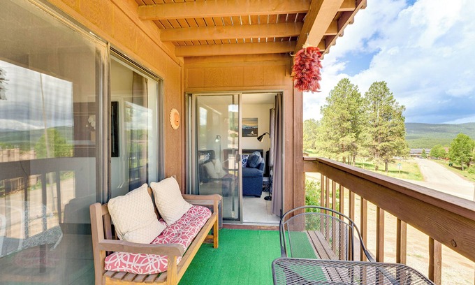 Angel Fire Condominio | Angel Fire Mountain Condo: Steps to Ski Resort!