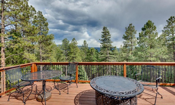 Angel Fire Casa | Angel Fire Rental Cabin with Hot Tub and Mountain View