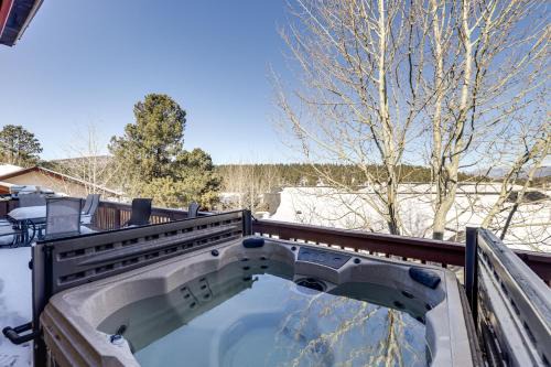 Angel Fire Casa | Angel Fire Townhome with Hot Tub 2 Mi to Ski Resort
